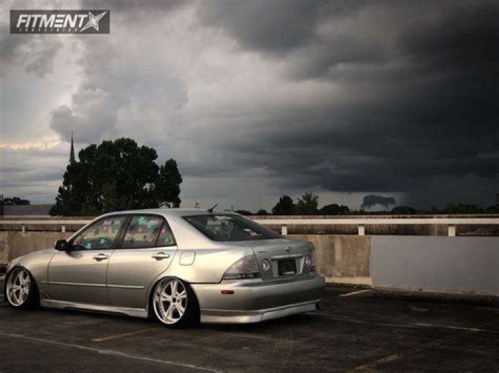 Travis Kelce and Taylor Swift: Investigating the Truth About Their Age Gap - SarkariResult