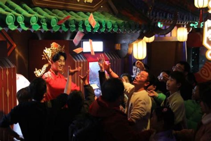 Skylar Astin Net Worth: Details About Movie, Career, Wife, Age, Income - SarkariResult