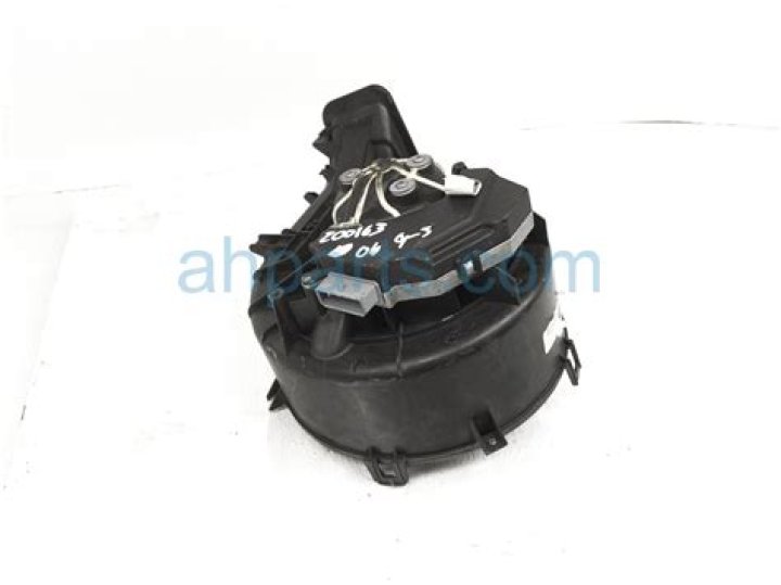 Leo Santa Cruz Net Worth: Details About Wife, Career, Boxing, Earnings - SarkariResult