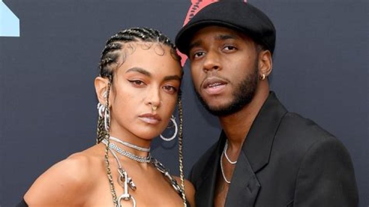 6lack: Girlfriend, net worth, tattoos, smoking & body facts