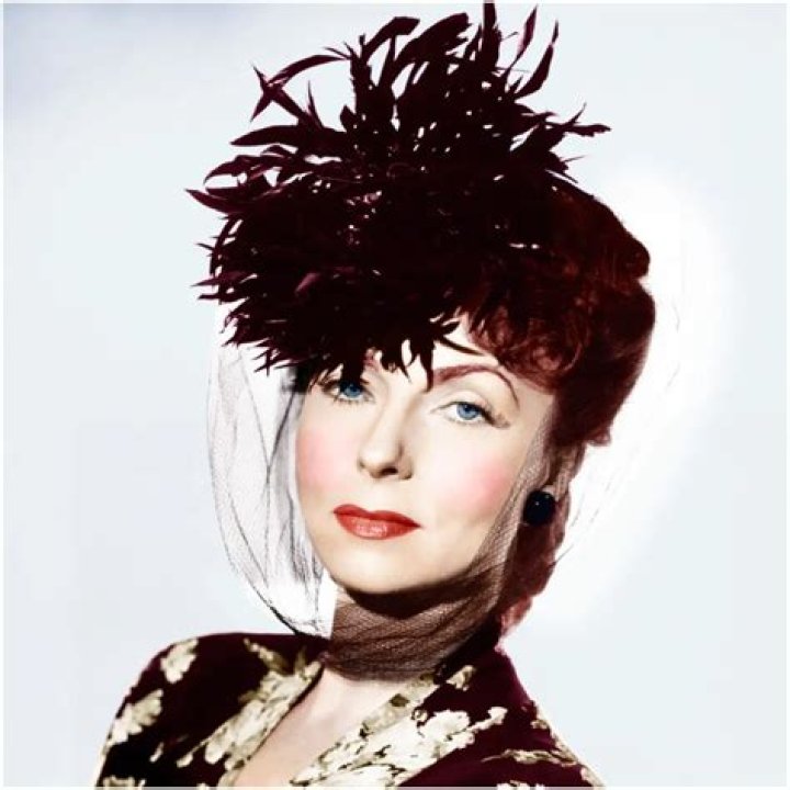 Agnes Moorehead Net Worth