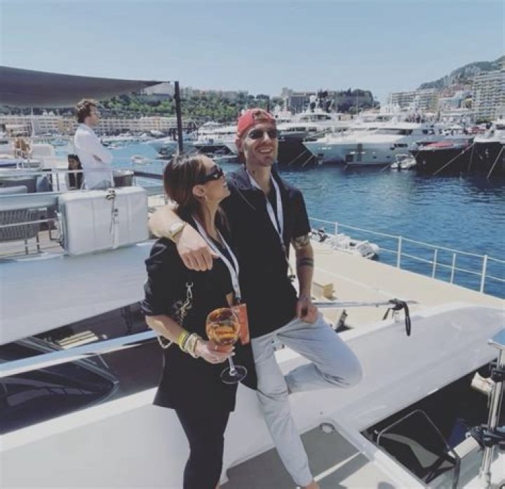 Alex Becker: Girlfriend, net worth, tattoos, smoking & body facts