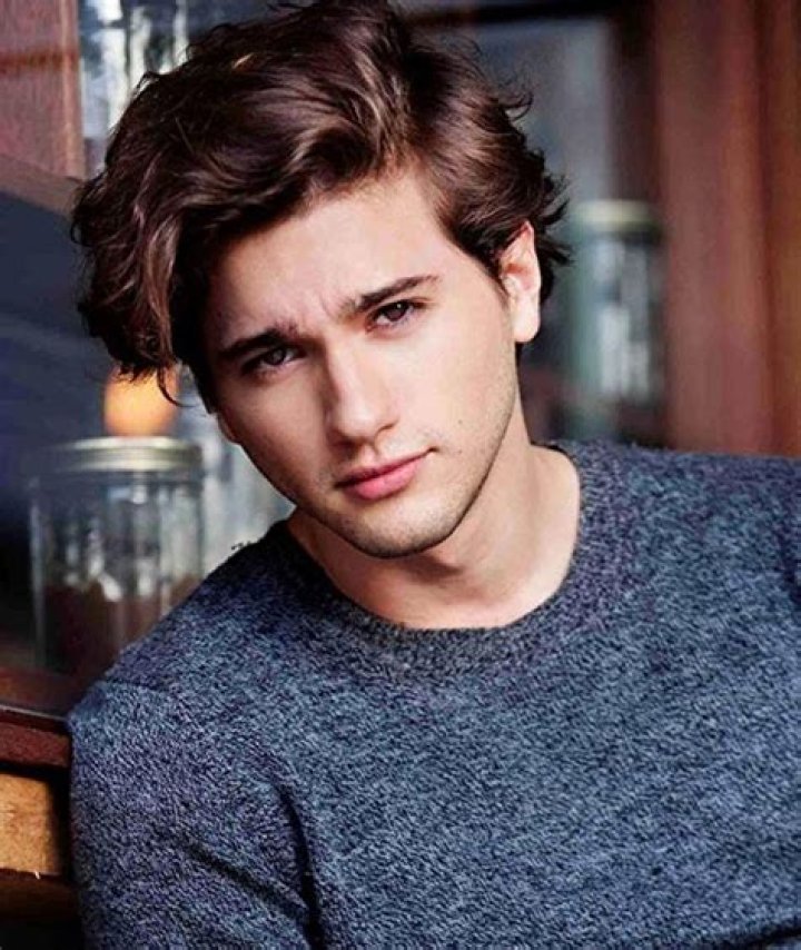 Alex Fitzalan Height, Weight, Body Measurements, Shoe Size