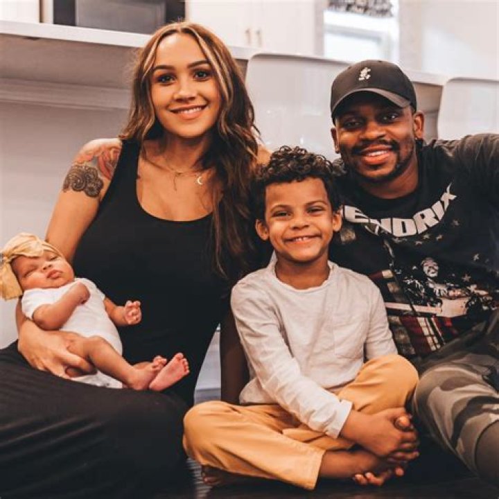 Alexis Gale Ethnicity: Is Jimmie Allen Wife Black? Parents Origin & Background