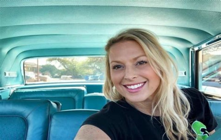 Amanda Martin Net Worth