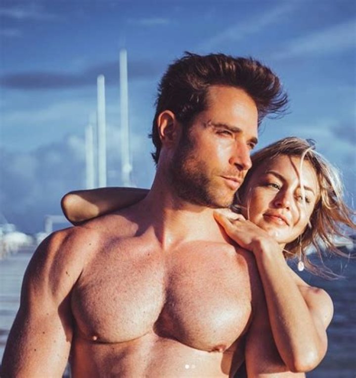 Who is Angelique Boyer dating? Do you know who is Angelique Boyer boyfriend Or enjoying secret married life with her husband?