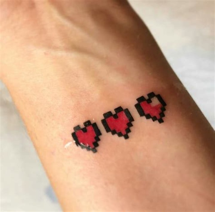 Anna Paqu: Husband, net worth, tattoos, smoking & body measurements