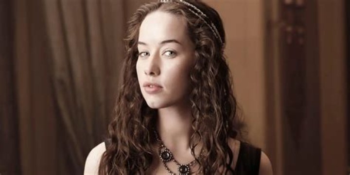 Anna Popplewell Net Worth
