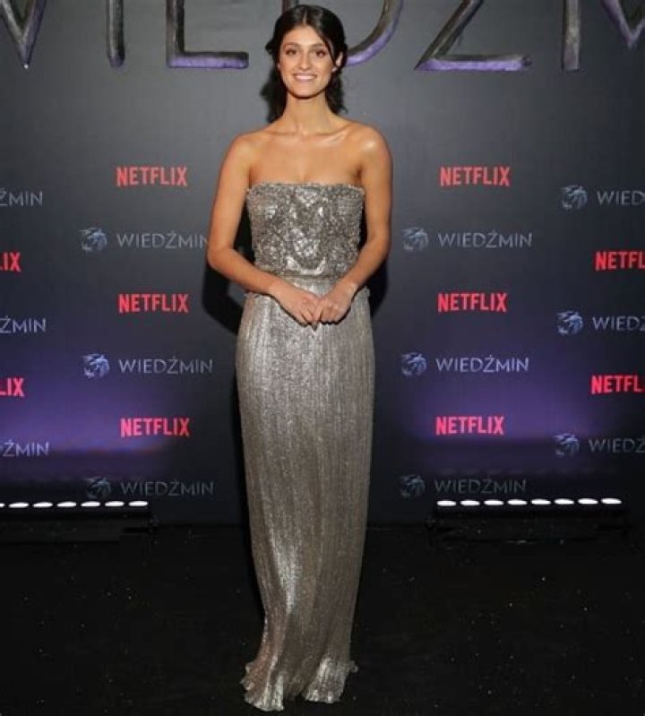 Anya Chalotra Height, Age, Boyfriend, Biography, Wiki, Net Worth