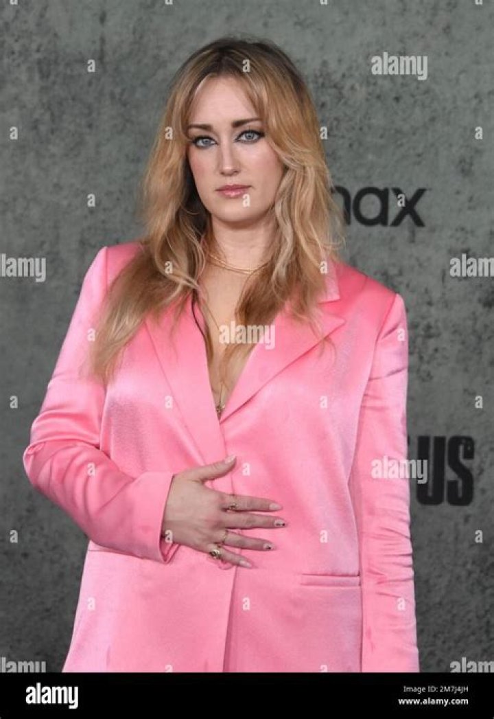 Ashley Johnson Height, Weight, Measurements, Bra Size, Shoe Size