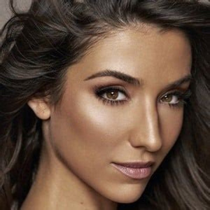 Ashley Loren Net Worth