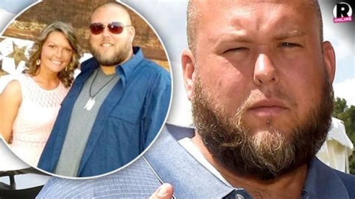 Is Big Smo single? Did he split with his wife?
