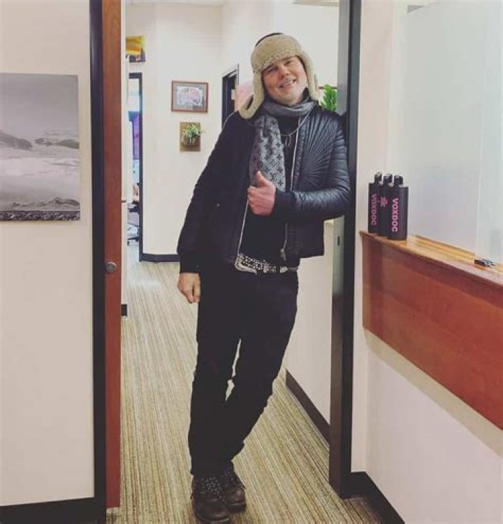 
Billy Corgan Battling With Laryngitis, But Is He Sick Now? Illness And health Update 