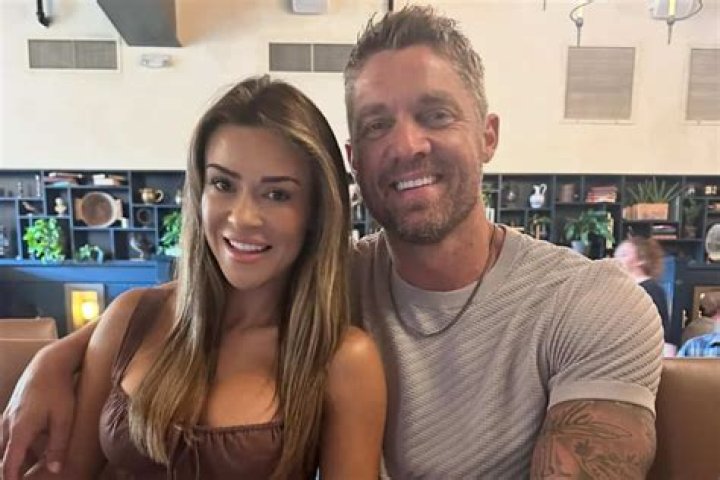 Brett Young: Wife, net worth, tattoos, smoking & body facts