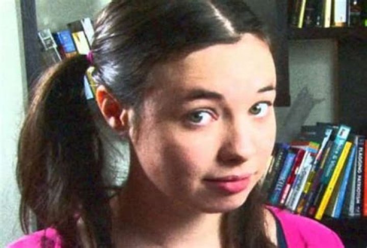 Caroline Ellis Net Worth