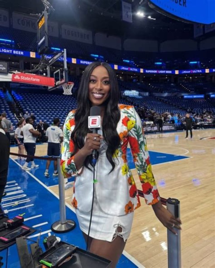 Chiney Ogwumike Height, Weight, Net Worth, Age, Birthday, Wikipedia, Who, Nationality, Biography