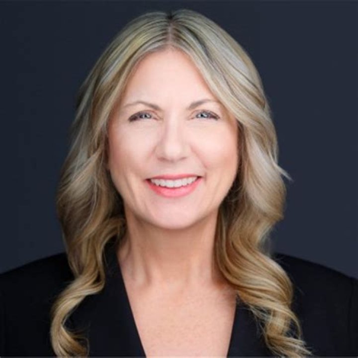 Christine Lakeland Net Worth, Income, Salary, Earnings, Biography