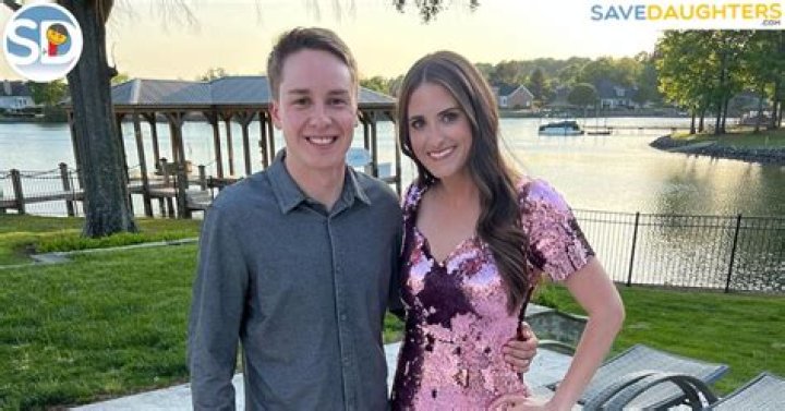 Christopher Bell: Wife, net worth, tattoos, smoking & body facts