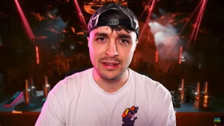 
Dalas Review Height, Weight, Net Worth, Age, Birthday, Wikipedia, Who, Nationality, Biography 