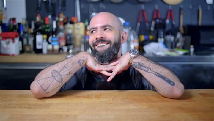 Dave Eggers: Wife, net worth, tattoos, smoking & body facts