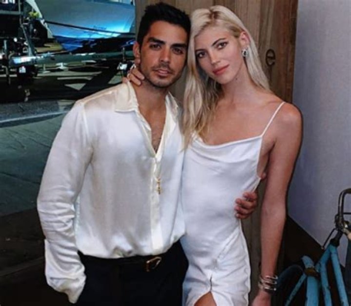 Devon Windsor Net worth, Age, Height, Fiance, Wedding, Wiki, Sister