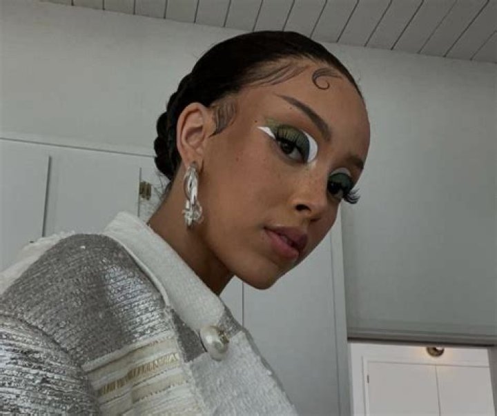 Doja Cat’s Bio, Height, Weight, Body Measurements, Dating History & More