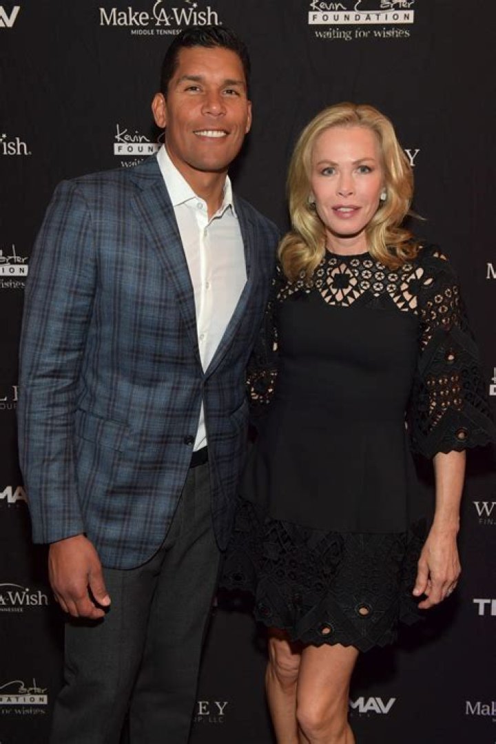 Donnie Edwards Net Worth