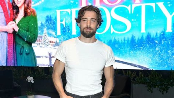 Dustin Milligan Net Worth