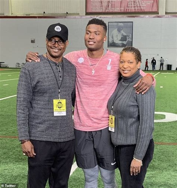 
Dwayne Haskins Parents Tamara Haskins & Dwayne Haskins Sr, Who Were In The Family? 