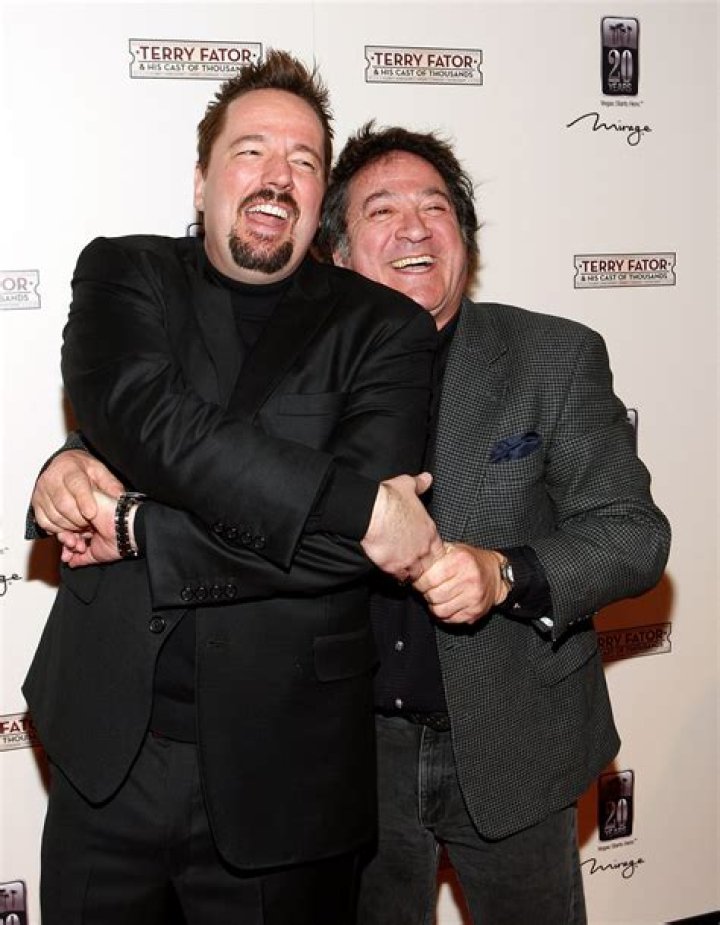 
Eddie Mekka Height, Weight, Net Worth, Age, Birthday, Wikipedia, Who, Nationality, Biography 