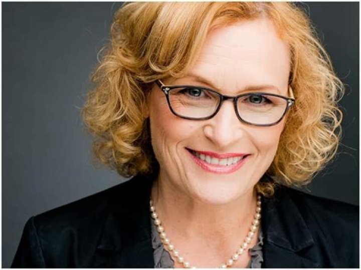 Elizabeth Dennehy Net Worth