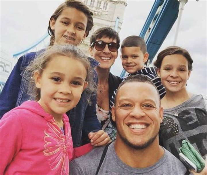 Elliott Hulse Wiki: Who is his wife? Also, know details on his net worth