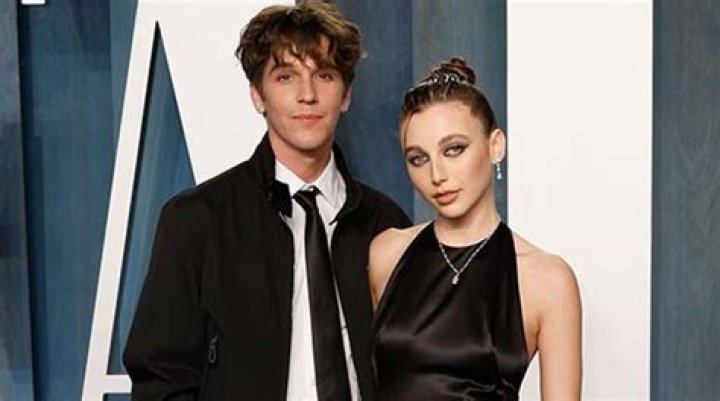 
Emma Chamberlain Confirms New Romance with Boyfriend Role Model 