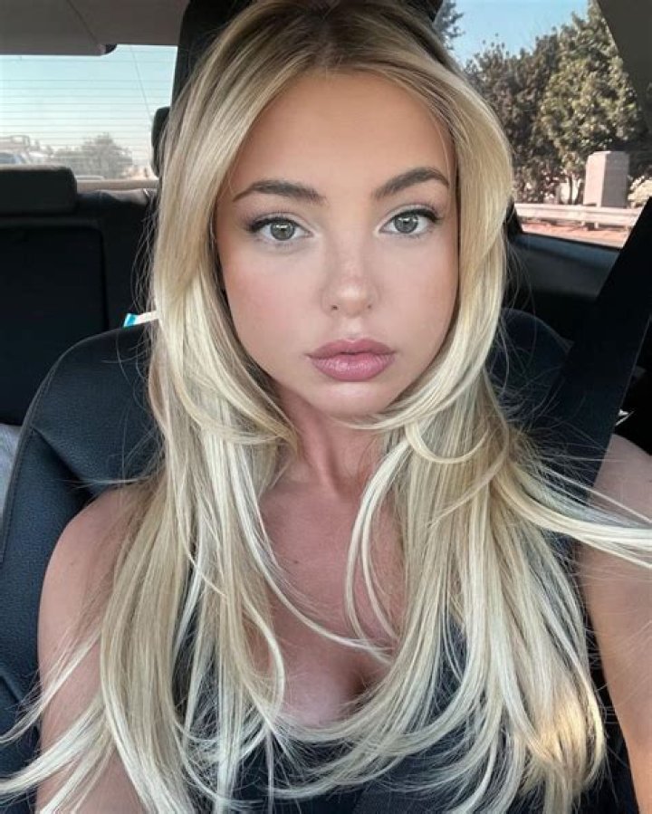 Emma Kotos (Model) Wiki, Bio, Age, Height, Weight, Measurements, Net Worth, BF