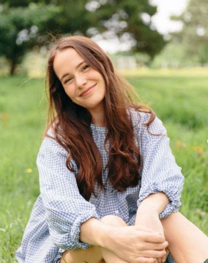 Emma Robertson Net Worth