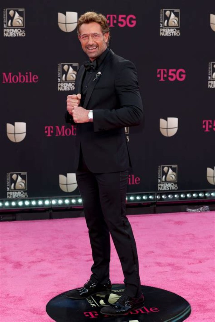 Gabriel Soto Net Worth