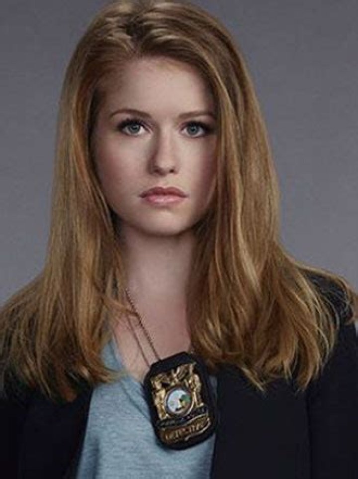 Genevieve Angelson Net Worth