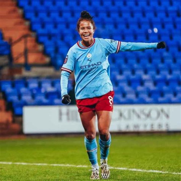 Holly Fowler Net Worth