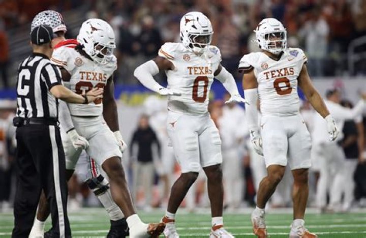 How Old Is DeMarvion Overshown? Age And Wikipedia Of The Texas Longhorns Linebacker Explored