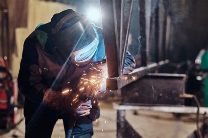 How to become a iron worker