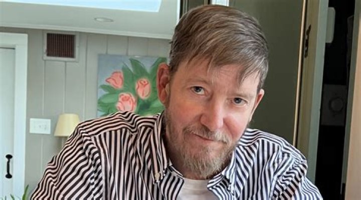 Ian Falconer Net Worth