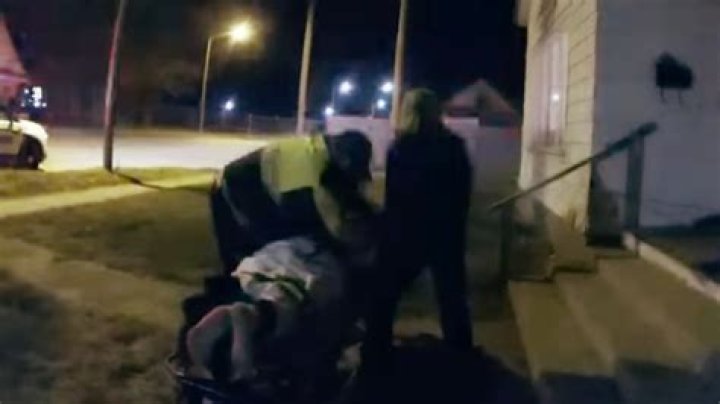 
Ill. Paramedics Were Called to Save Man’s Life. Now They’re Charged with Murder 