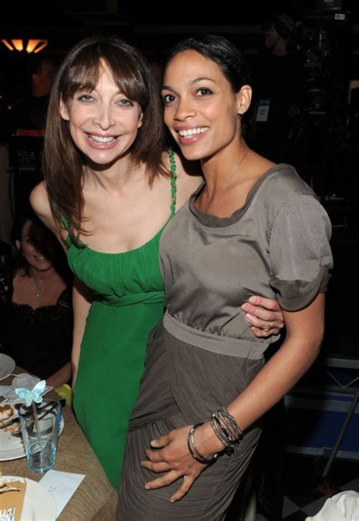 Illeana Douglas Net Worth