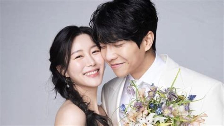 Is Lee Joon-gi Married to Wife? Or Dating Girlfriend?