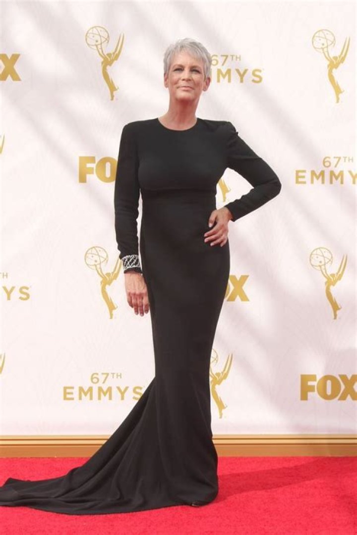 Jamie Lee Curtis’ Height, Weight, Dating History, Body Measurements, Net Worth & More