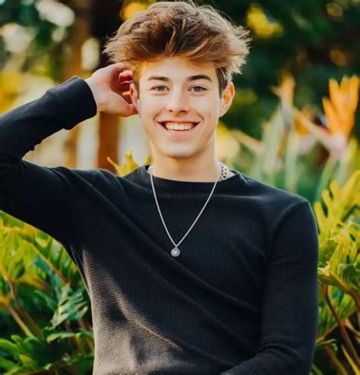 Jeremy Hutchins Biography: Age, Girlfriend, Net Worth, Height, Sister, YouTube, TikTok, Phone Number