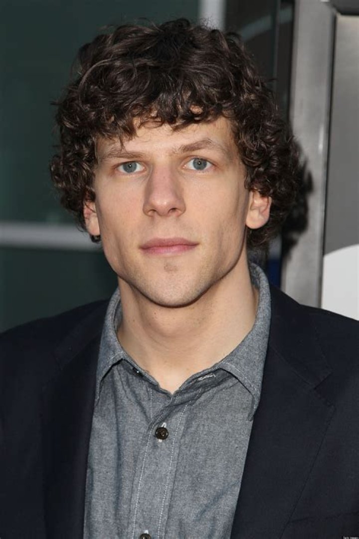 Jesse Eisenberg Height, Weight, Body Measurements, Shoe Size