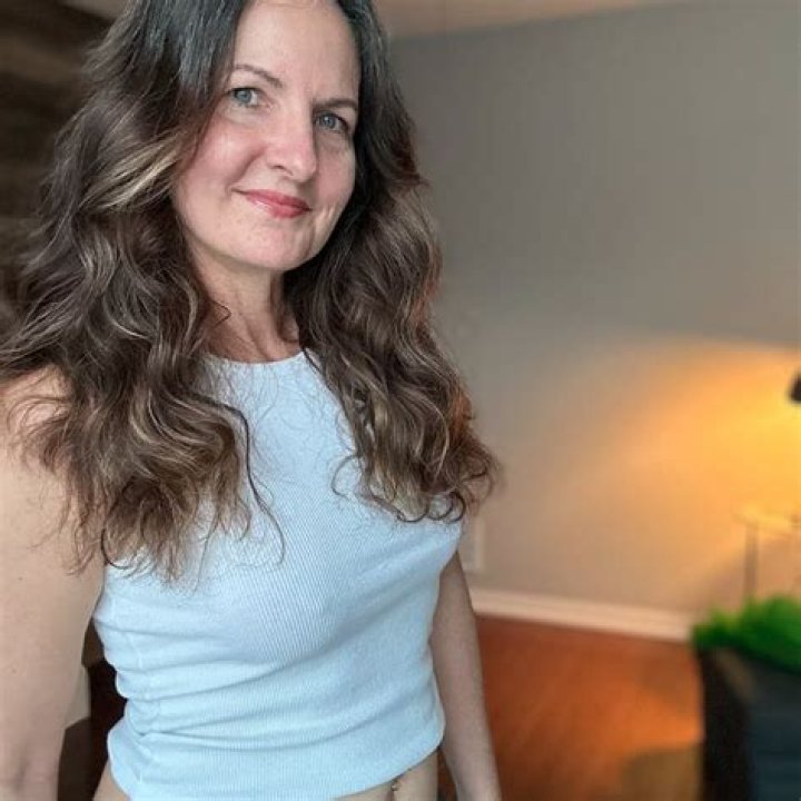 Joanne Bett Net Worth