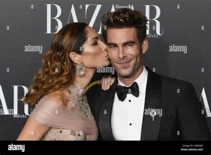 Jon Kortajarena: Girlfriend, net worth, tattoos, smoking & body facts