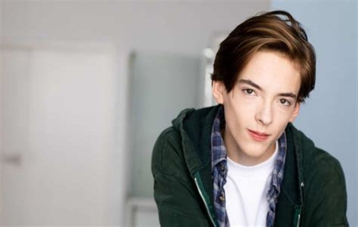 Jonah Beres Bio, Wiki, Age, Height, Siblings, Girlfriend, Movies, Tv shows, and Net Worth